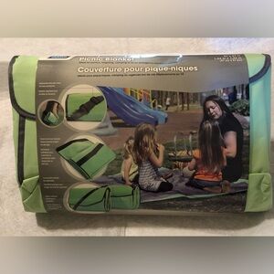Camco Picnic Blanket  57"X57” Fold Up Camping , RVs , Tailgating, Beach NWT